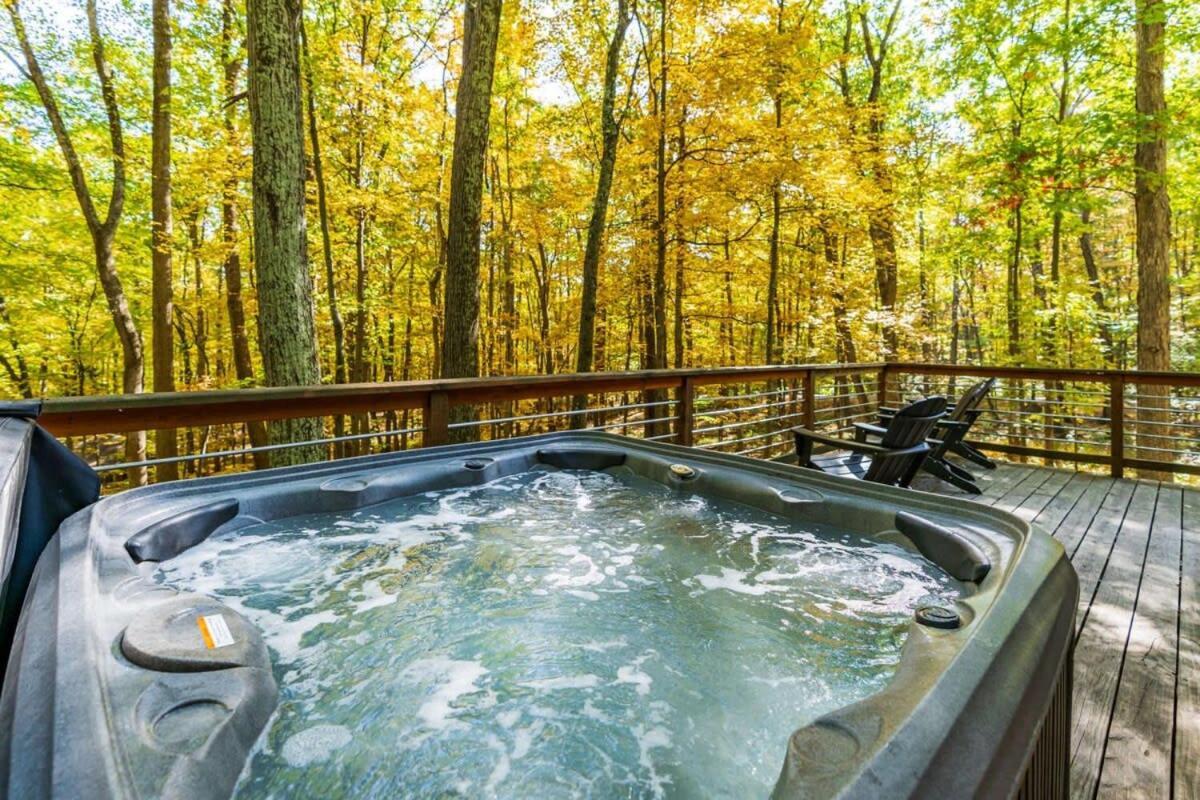 Chalet W Hot Tub, Large Deck, Grill, & Fast Wifi Berkeley Springs Zewnętrze zdjęcie