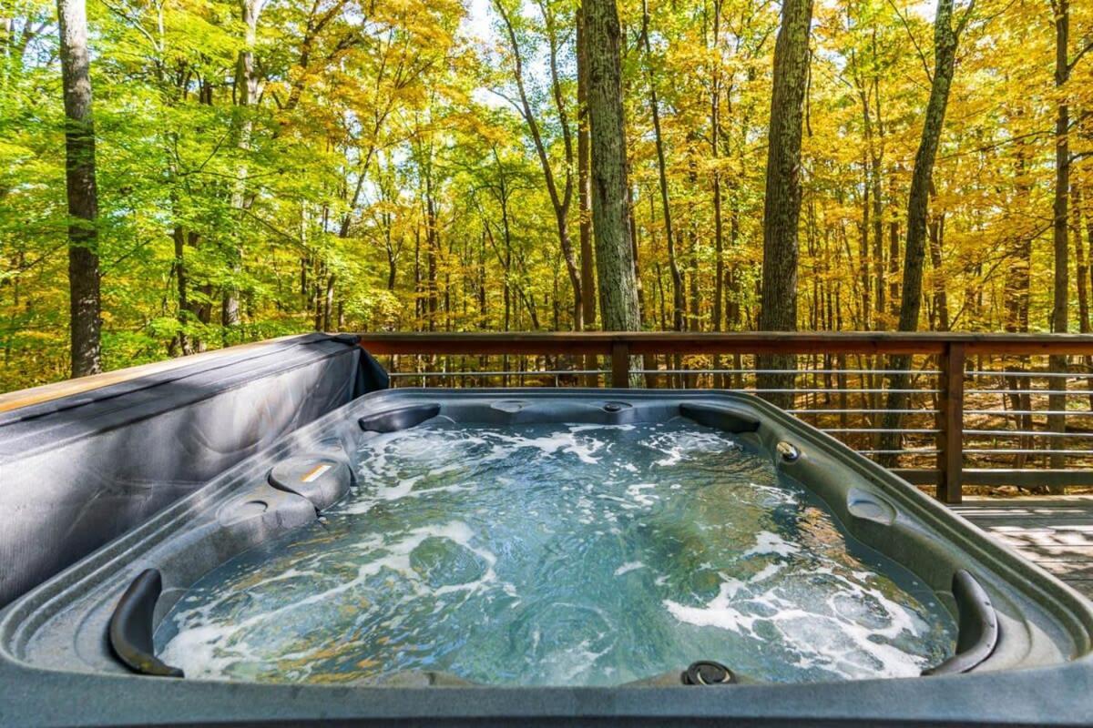 Chalet W Hot Tub, Large Deck, Grill, & Fast Wifi Berkeley Springs Zewnętrze zdjęcie