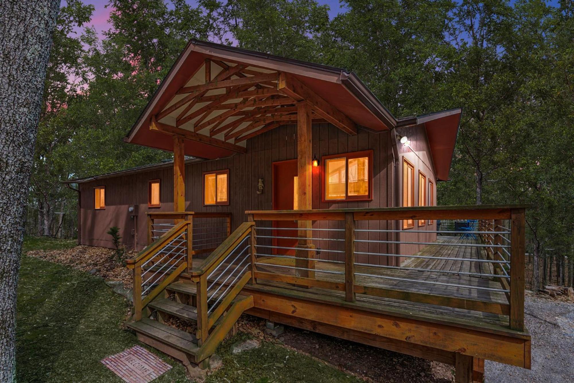 Chalet W Hot Tub, Large Deck, Grill, & Fast Wifi Berkeley Springs Zewnętrze zdjęcie