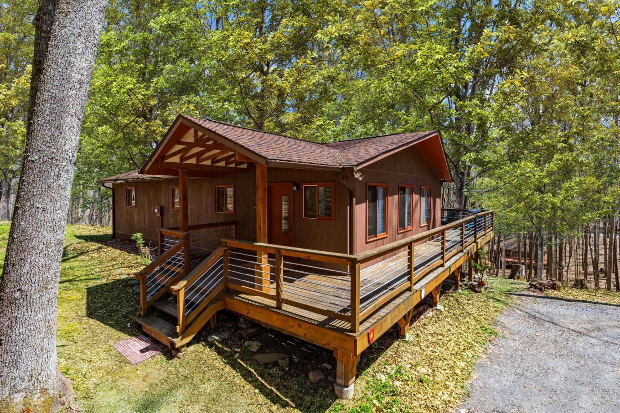 Chalet W Hot Tub, Large Deck, Grill, & Fast Wifi Berkeley Springs Zewnętrze zdjęcie
