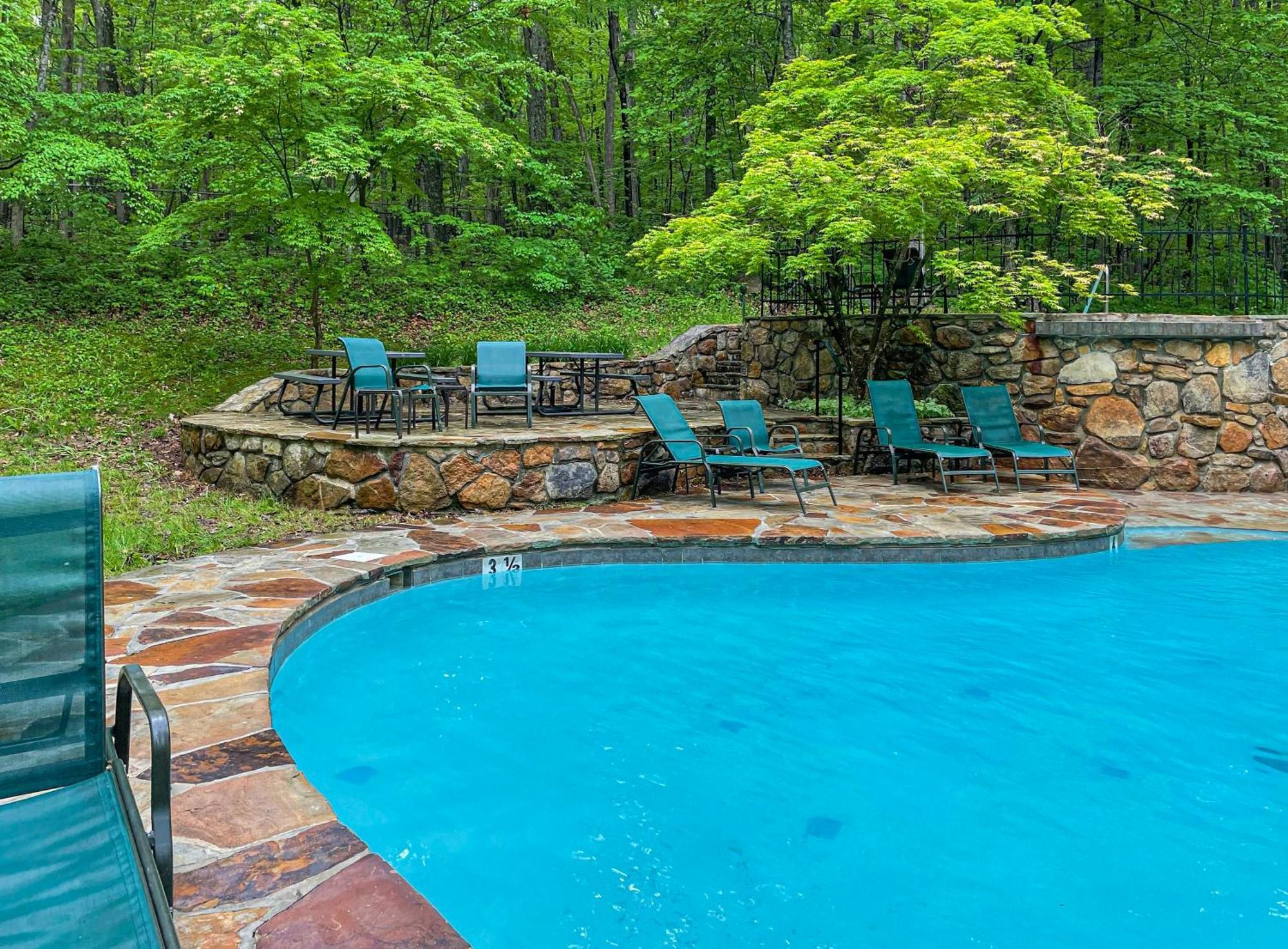 Chalet W Hot Tub, Large Deck, Grill, & Fast Wifi Berkeley Springs Zewnętrze zdjęcie