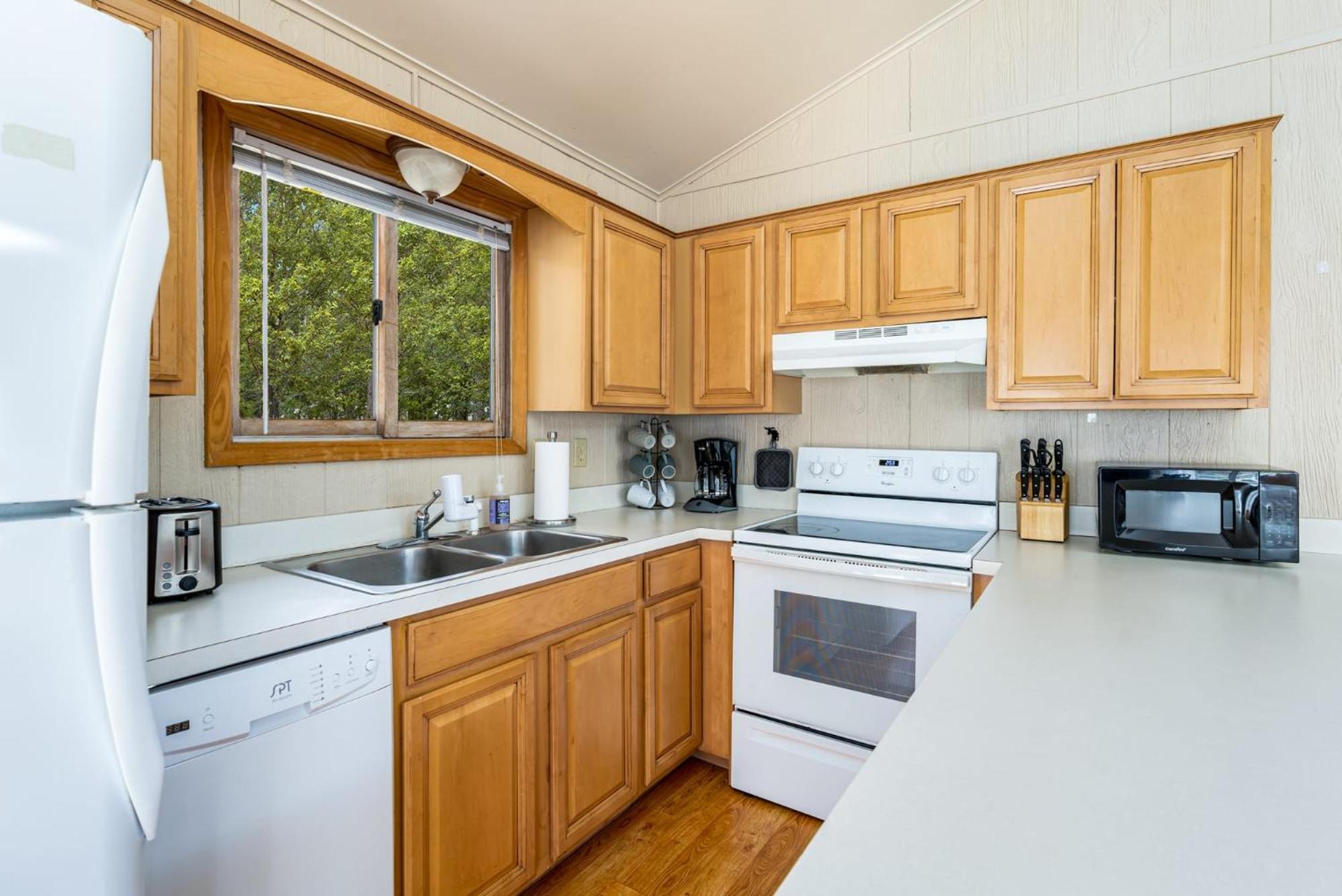 Chalet W Hot Tub, Large Deck, Grill, & Fast Wifi Berkeley Springs Zewnętrze zdjęcie